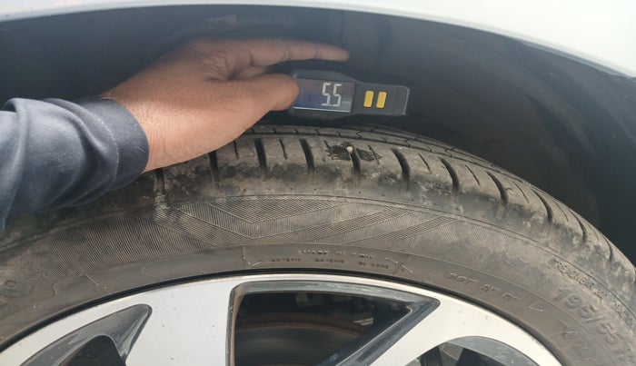 2024 Toyota Glanza V, Petrol, Manual, 16,415 km, tyre