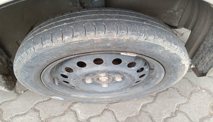 2015 Maruti Wagon R 1.0 VXI, Petrol, Manual, 1,32,596 km, tyre