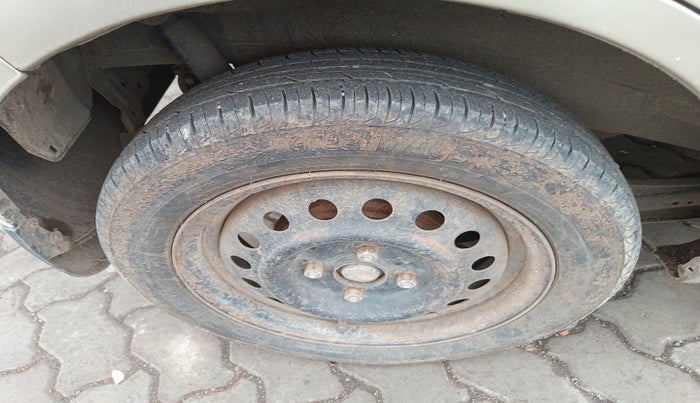 2015 Maruti Wagon R 1.0 VXI, Petrol, Manual, 1,32,596 km, tyre