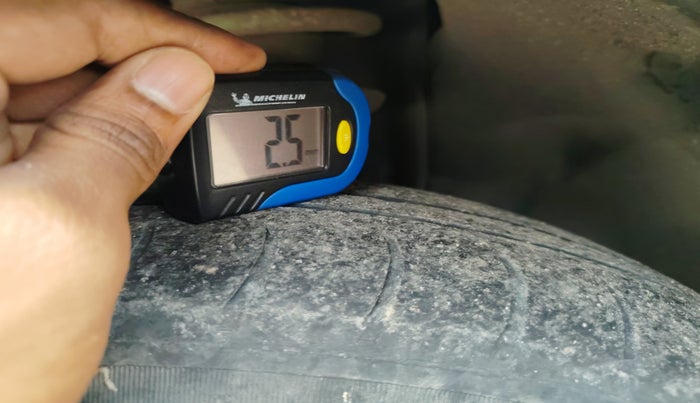 2016 Tata Tiago XE DIESEL, Diesel, Manual, 96,000 km, tyre