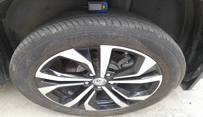 2024 MG HECTOR PLUS SAVVY PRO 1.5 TURBO CVT 6 STR, Petrol, Automatic, 2,812 km, tyre