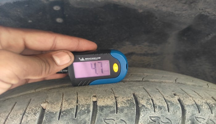 2022 Mahindra XUV700 AX 5 D AT 7 STR, Diesel, Automatic, 47,871 km, tyre