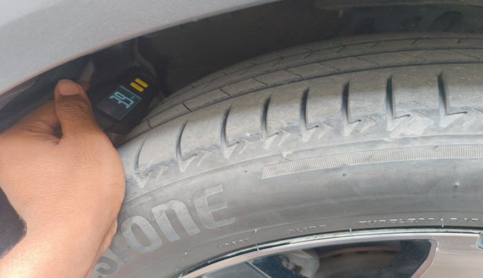 2019 Toyota Lexus NX 300h LUXURY, Hybrid, Automatic, 1,02,000 km, tyre