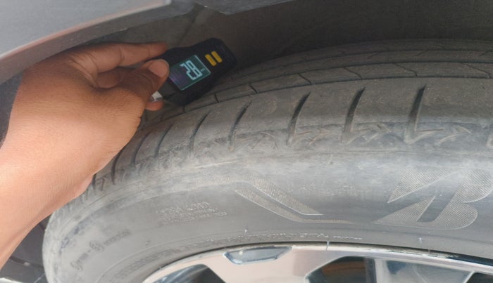 2019 Toyota Lexus NX 300h LUXURY, Hybrid, Automatic, 1,02,000 km, tyre