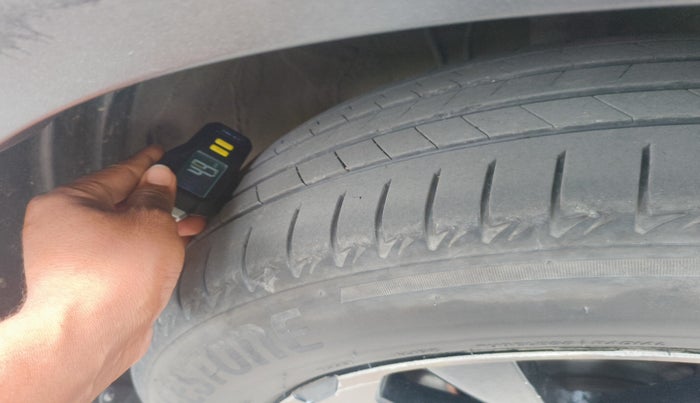 2019 Toyota Lexus NX 300h LUXURY, Hybrid, Automatic, 1,02,000 km, tyre