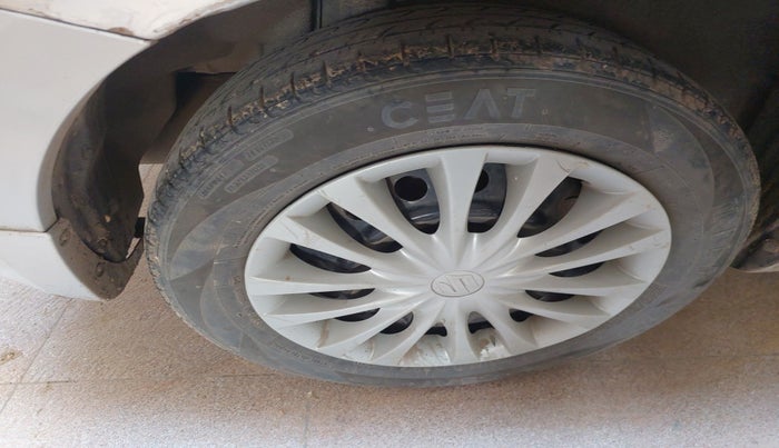 2018 Maruti Ciaz DELTA DIESEL 1.3, Diesel, Manual, 1,64,615 km, tyre