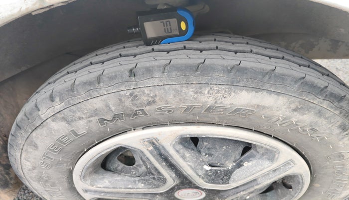 2019 Maruti Eeco 7 STR, Petrol, Manual, 45,000 km, tyre