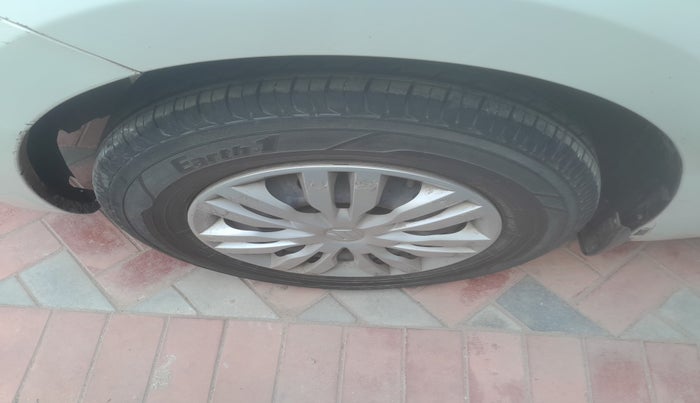 2017 Maruti Dzire VXI, Petrol, Manual, 1,51,482 km, tyre
