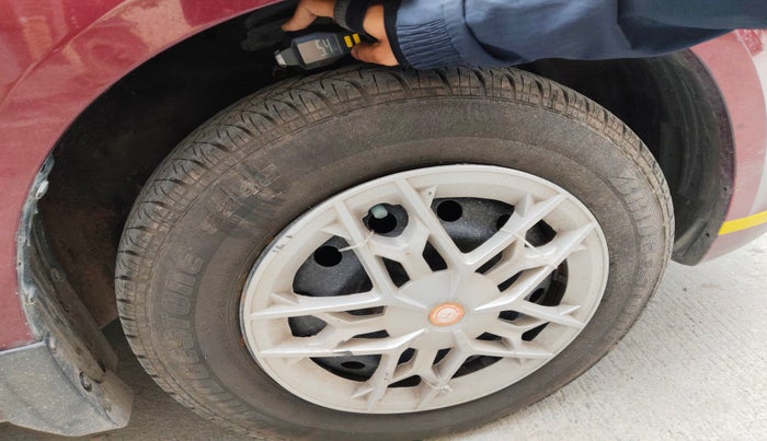 2015 Maruti Swift Dzire VDI, Diesel, Manual, 99,976 km, tyre