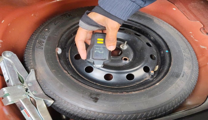 2015 Maruti Swift Dzire VDI, Diesel, Manual, 99,976 km, tyre