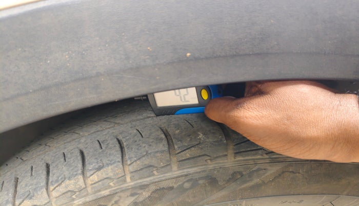 2018 Hyundai Creta SX AT 1.6 DIESEL, Diesel, Automatic, 1,06,126 km, tyre