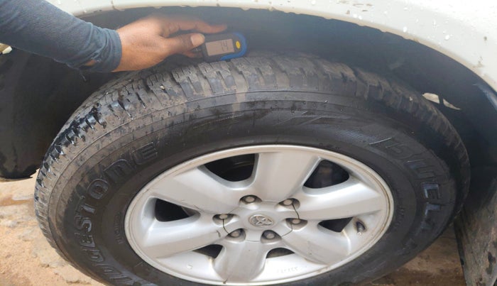 2011 Toyota Fortuner 3.0 4X4 MT, Diesel, Manual, 2,45,000 km, tyre