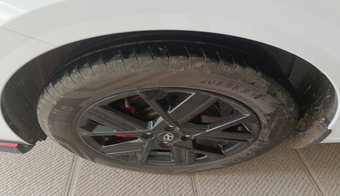 2023 Hyundai Verna SX (O) 1.5 TURBO PETROL DCT, Petrol, Automatic, 25,545 km, tyre
