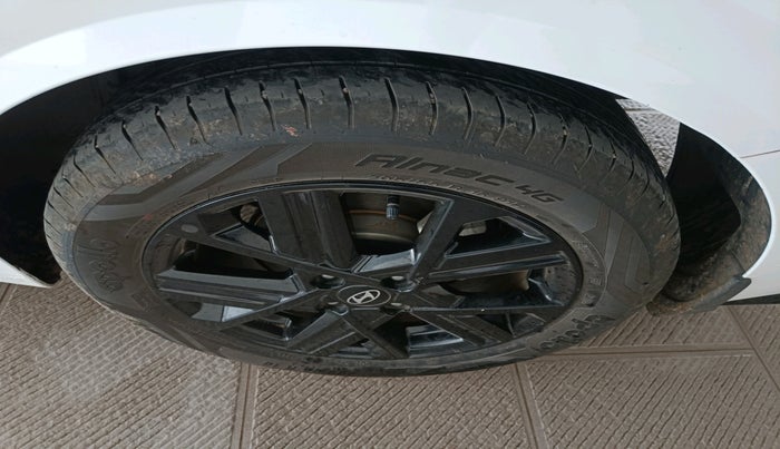 2023 Hyundai Verna SX (O) 1.5 TURBO PETROL DCT, Petrol, Automatic, 25,545 km, tyre