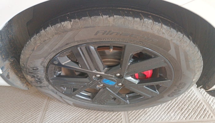2023 Hyundai Verna SX (O) 1.5 TURBO PETROL DCT, Petrol, Automatic, 25,545 km, tyre