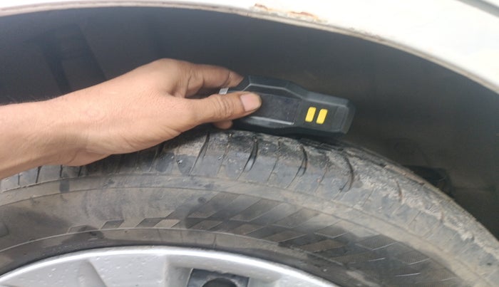 2016 Maruti Ertiga VXI AT, Petrol, Automatic, 72,650 km, tyre