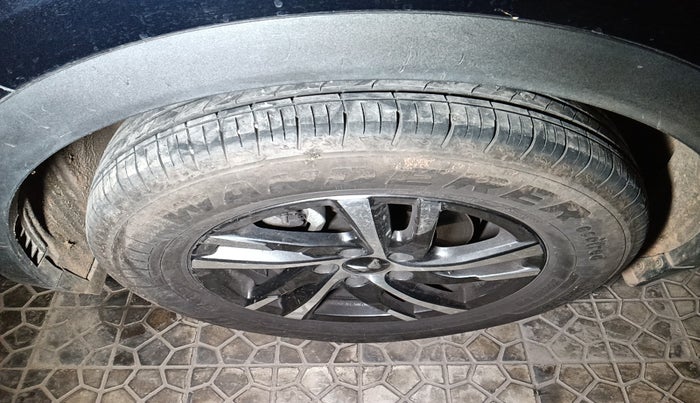 2024 Mahindra XUV700 AX 5 P MT 7 STR, Petrol, Manual, 13,237 km, tyre