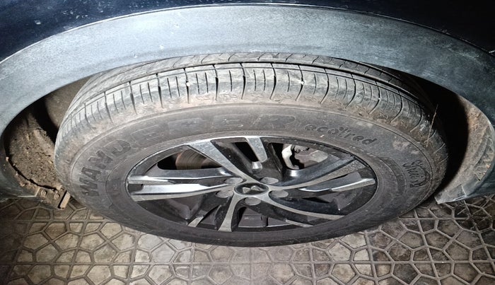 2024 Mahindra XUV700 AX 5 P MT 7 STR, Petrol, Manual, 13,237 km, tyre