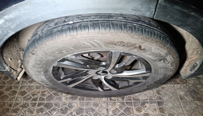 2024 Mahindra XUV700 AX 5 P MT 7 STR, Petrol, Manual, 13,237 km, tyre