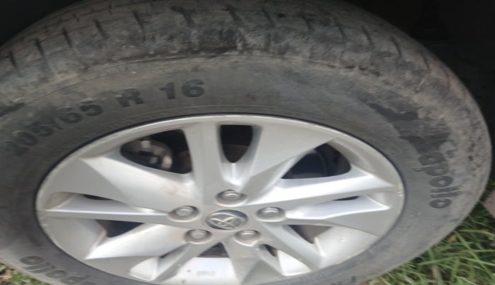 2019 Toyota Innova Crysta 2.8 GX AT 7 STR, Diesel, Automatic, 1,12,559 km, tyre