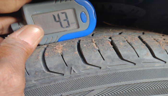 2016 Volkswagen Ameo HIGHLINE1.2L, Petrol, Manual, 95,905 km, tyre