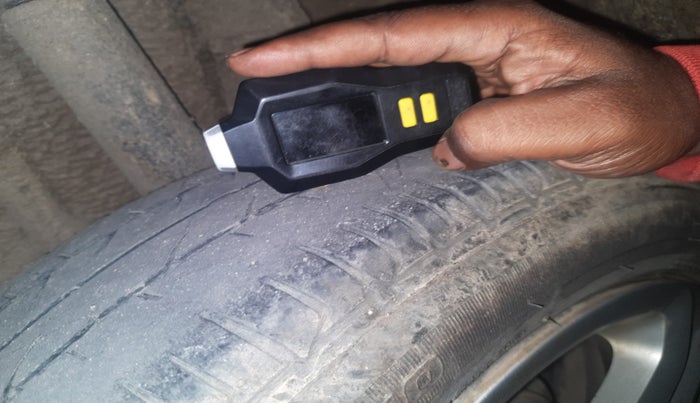 2017 Hyundai Elite i20 ASTA 1.2, Petrol, Manual, 88,175 km, tyre