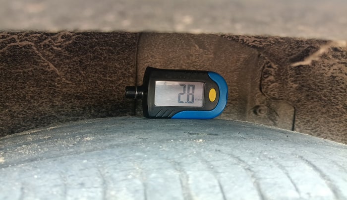 2013 Honda CRV 2.0L 4WD AT, Petrol, Automatic, 1,92,029 km, tyre