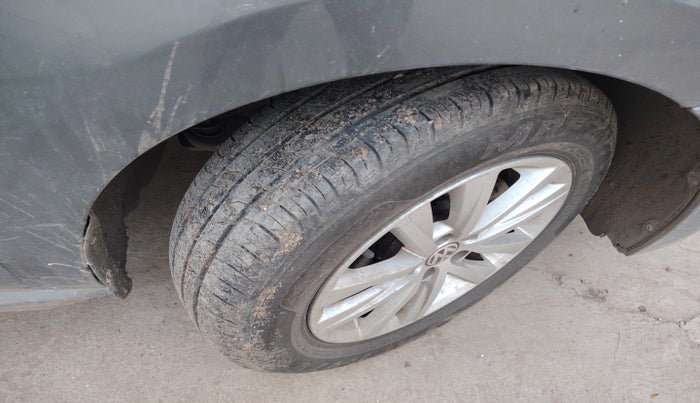 2013 Volkswagen Polo HIGHLINE DIESEL, Diesel, Manual, 2,28,000 km, tyre