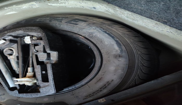 2013 Volkswagen Polo HIGHLINE DIESEL, Diesel, Manual, 2,28,000 km, tyre