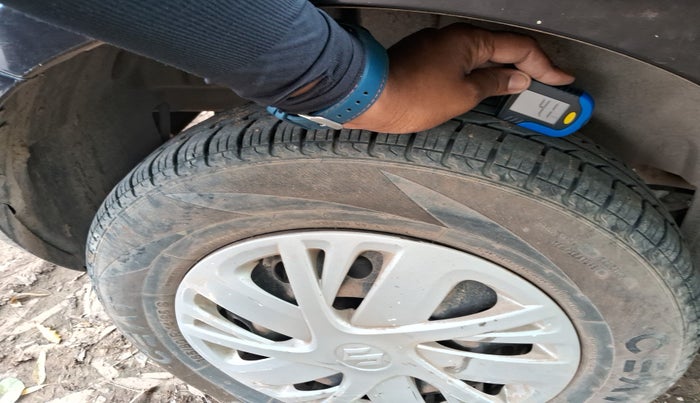 2016 Maruti Swift VXI, Petrol, Manual, 1,04,766 km, tyre