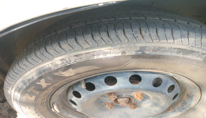 2012 Toyota Etios G, Petrol, Manual, 95,265 km, tyre