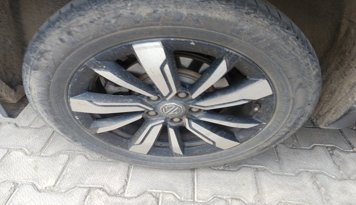 2020 MG HECTOR PLUS SMART 2.0 DIESEL TURBO MT 6-STR, Diesel, Manual, 1,15,080 km, tyre