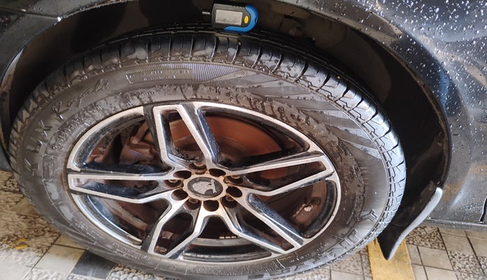 2010 Skoda Laura AMBITION 2.0 TDI CR MT, Diesel, Manual, 1,16,584 km, tyre