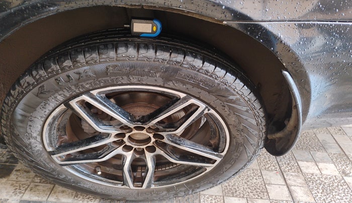 2010 Skoda Laura AMBITION 2.0 TDI CR MT, Diesel, Manual, 1,16,584 km, tyre