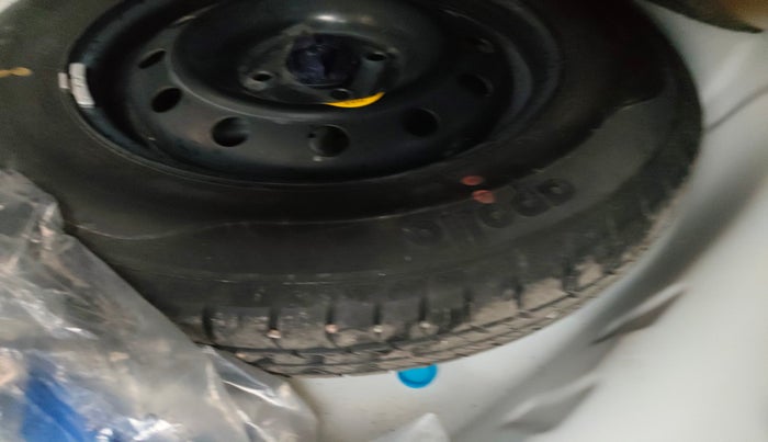 2023 Maruti Dzire ZXI, Petrol, Manual, 20,500 km, tyre