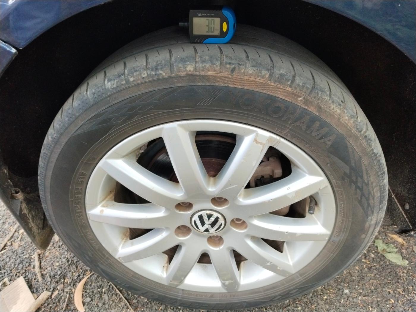 2010 Volkswagen Jetta TRENDLINE 1.6, Petrol, Manual, 92,748 km, tyre