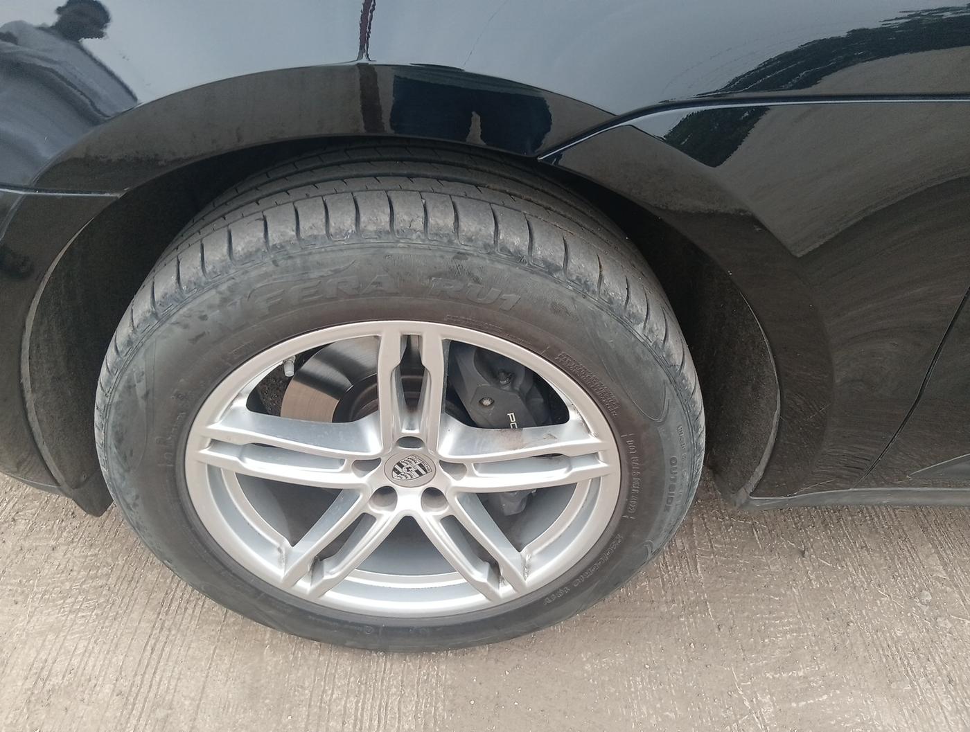 2023 Porsche Macan BASE, Petrol, Automatic, 7,648 km, tyre