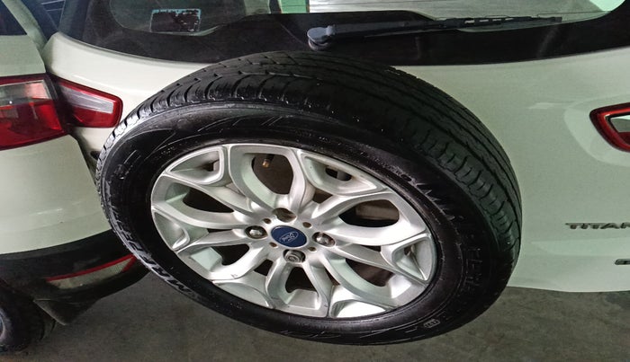 2017 Ford Ecosport TITANIUM 1.5L DIESEL, Diesel, Manual, 1,36,359 km, tyre