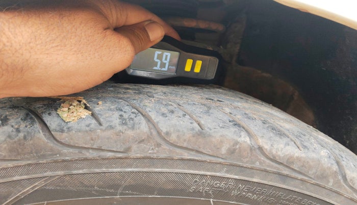 2016 Volkswagen Vento HIGHLINE PETROL AT, Petrol, Automatic, 1,27,049 km, tyre