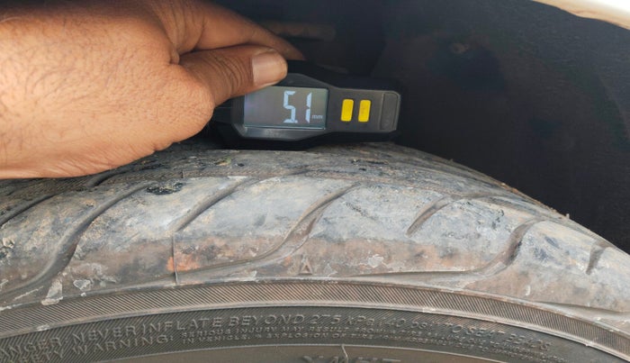 2016 Volkswagen Vento HIGHLINE PETROL AT, Petrol, Automatic, 1,27,049 km, tyre