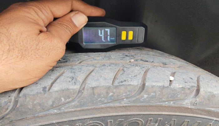 2016 Volkswagen Vento HIGHLINE PETROL AT, Petrol, Automatic, 1,27,049 km, tyre