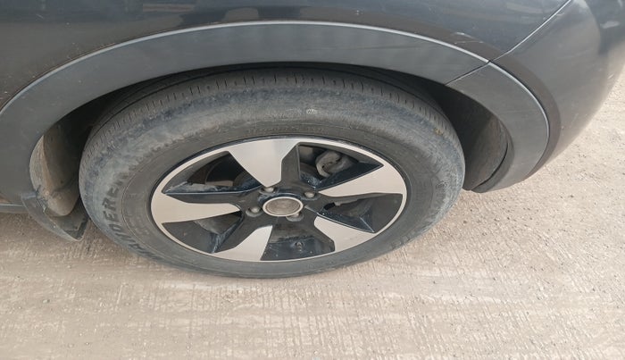 2018 Tata NEXON XZ PLUS DIESEL, Diesel, Manual, 2,16,217 km, tyre
