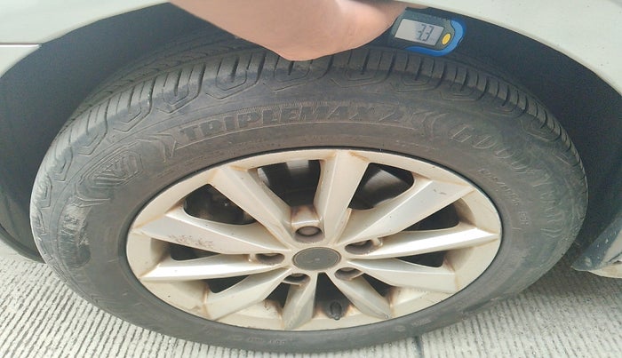 2015 Skoda Octavia 2.0 TDI CR STYLE PLUS AT, Diesel, Automatic, 2,09,904 km, tyre