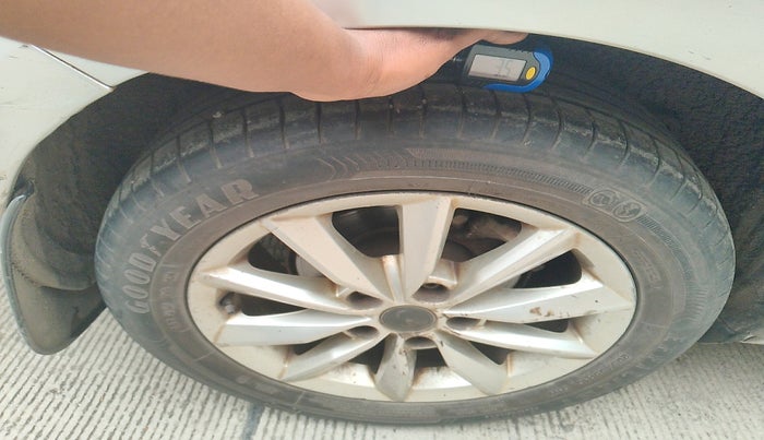 2015 Skoda Octavia 2.0 TDI CR STYLE PLUS AT, Diesel, Automatic, 2,09,904 km, tyre