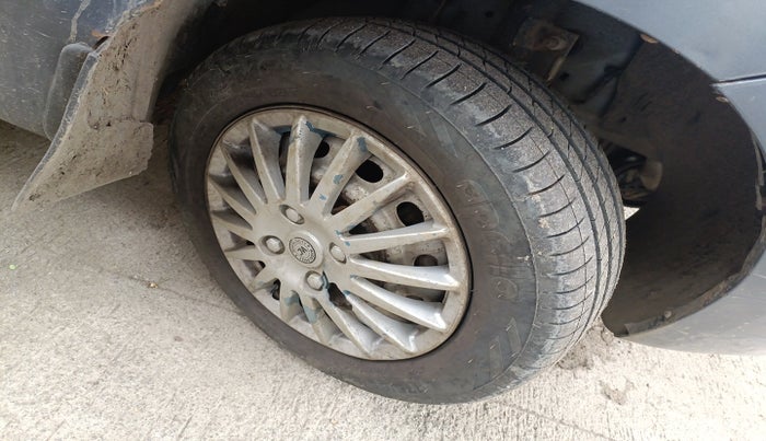 2013 Tata Indica Vista VX QUADRAJET, Diesel, Manual, 2,09,222 km, tyre