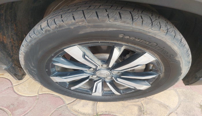 2019 MG HECTOR SHARP 2.0 DIESEL, Diesel, Manual, 1,15,564 km, tyre