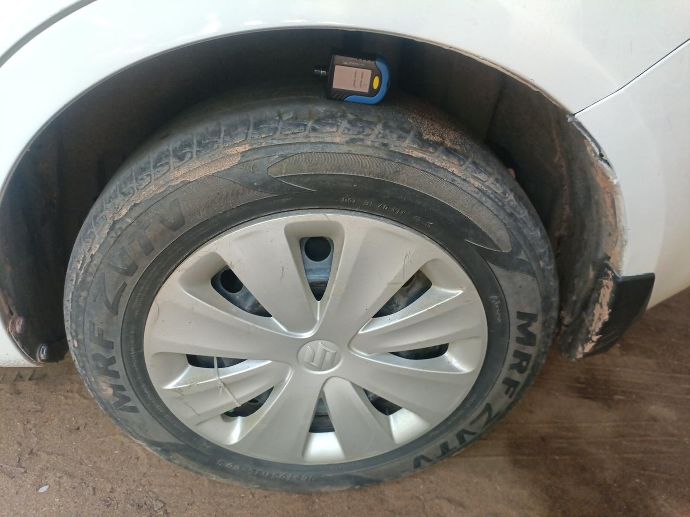 2012 Maruti Swift Dzire VDI, Diesel, Manual, 1,41,000 km, tyre