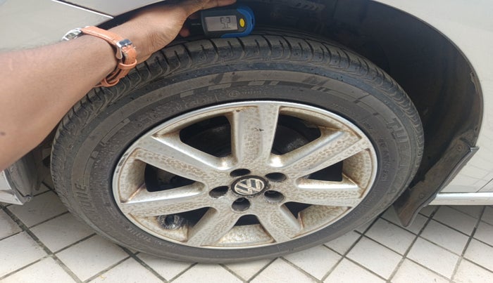2010 Volkswagen Vento HIGHLINE 1.6 MPI, Petrol, Manual, 61,289 km, tyre