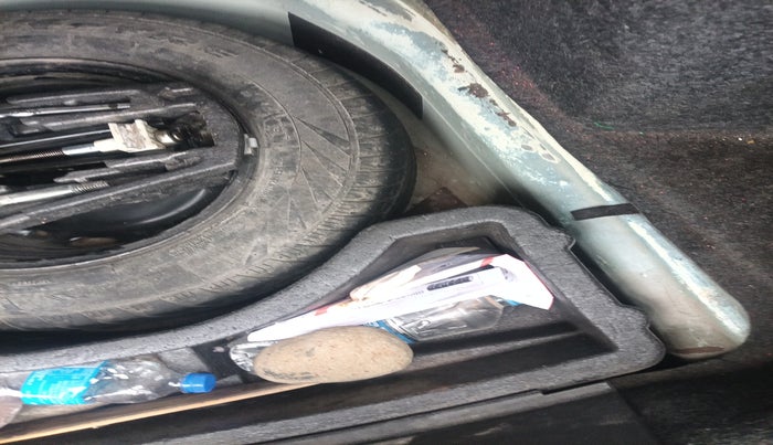 2012 Volkswagen Vento HIGHLINE DIESEL 1.6, Diesel, Manual, 1,31,018 km, tyre