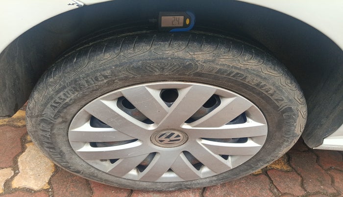 2012 Volkswagen Polo COMFORTLINE 1.2L, Diesel, Manual, 1,43,337 km, tyre